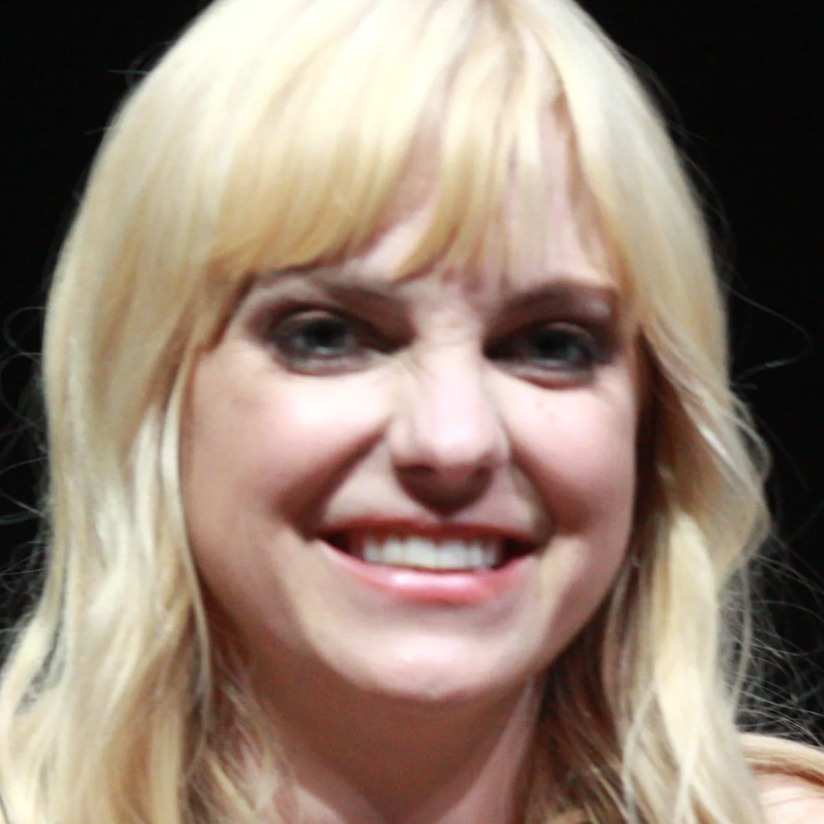 Anna Faris headshot