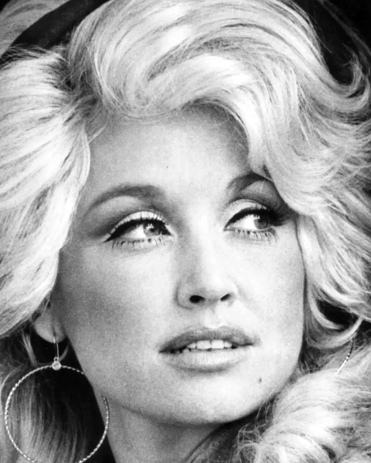 Dolly Parton Biography: The Country Legend Who Built Dollywood