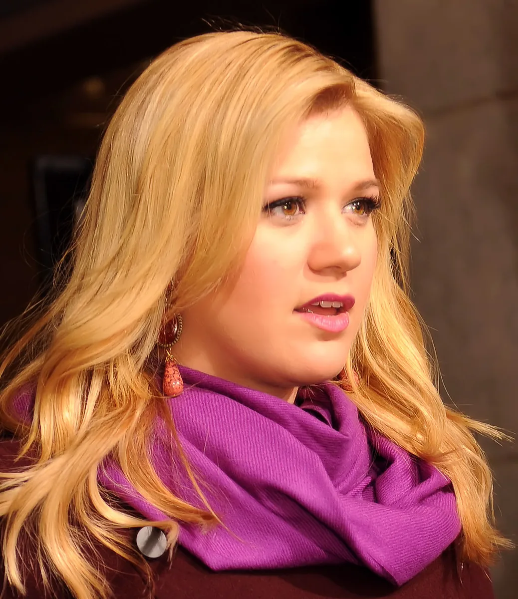 Kelly Clarkson headshot