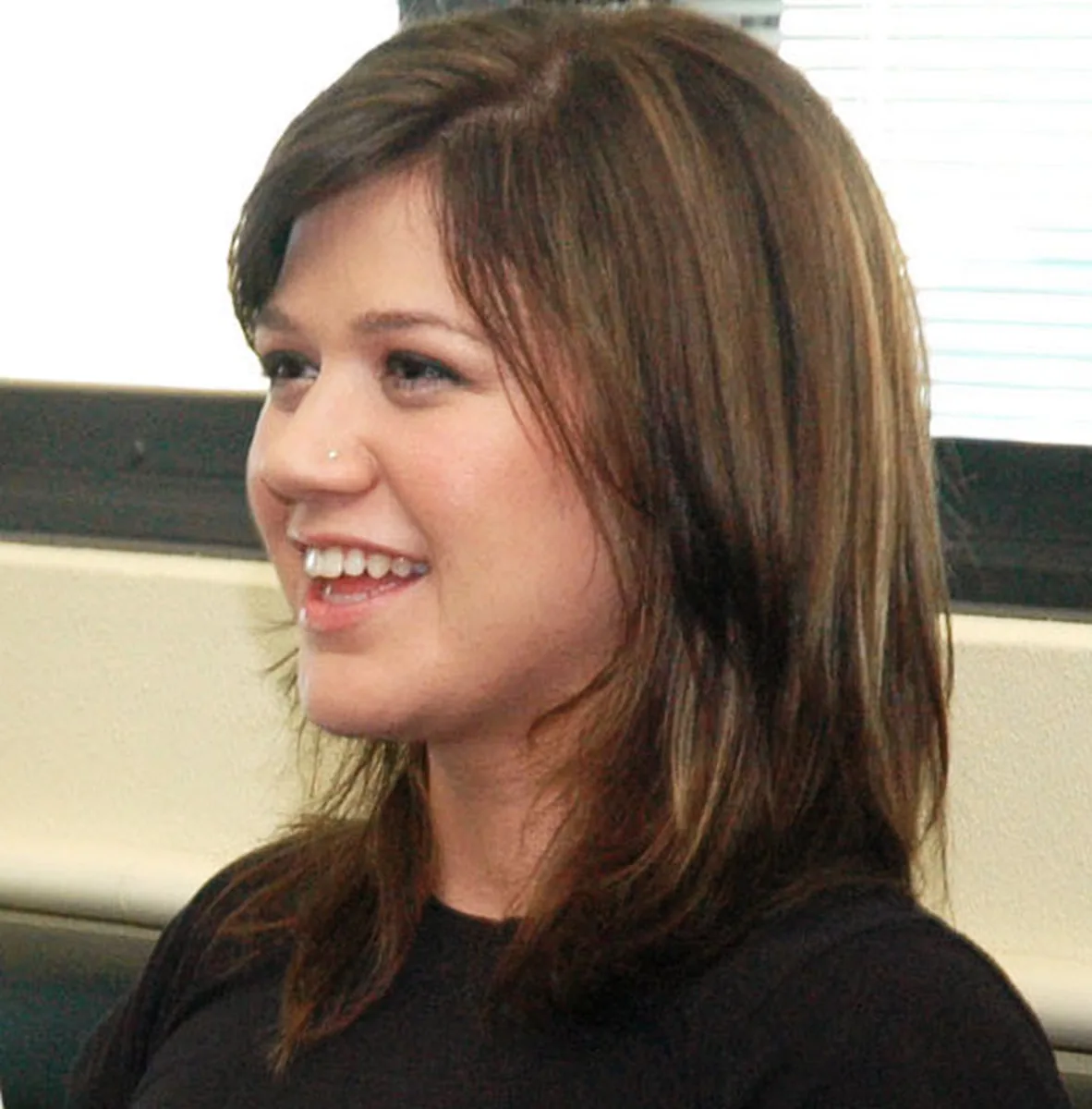 Kelly Clarkson headshot