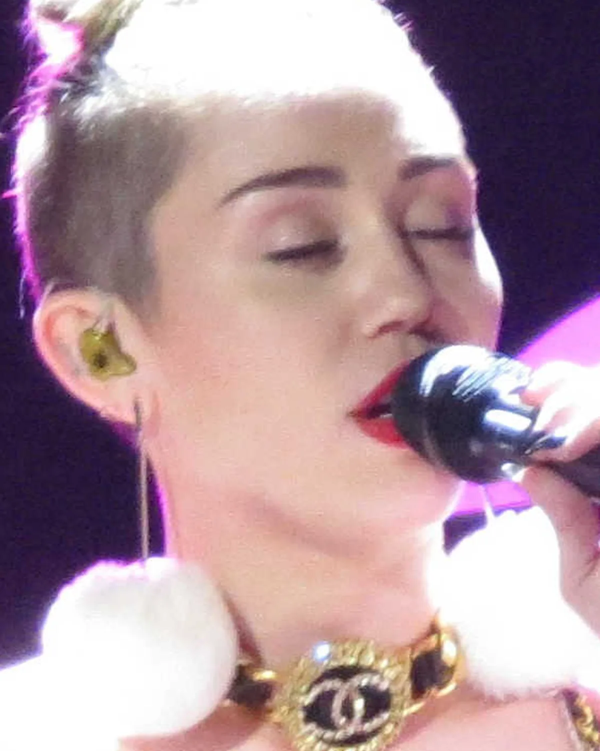 Miley Cyrus headshot at the 2013 Jingle Ball