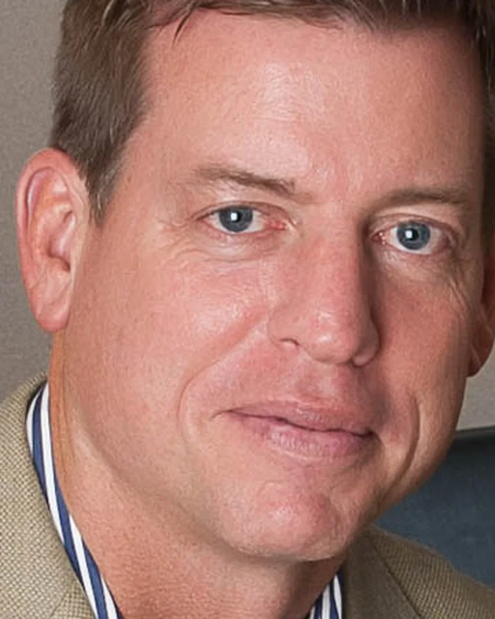 Troy Aikman headshot