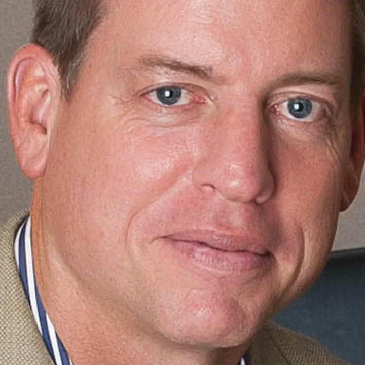 Troy Aikman headshot