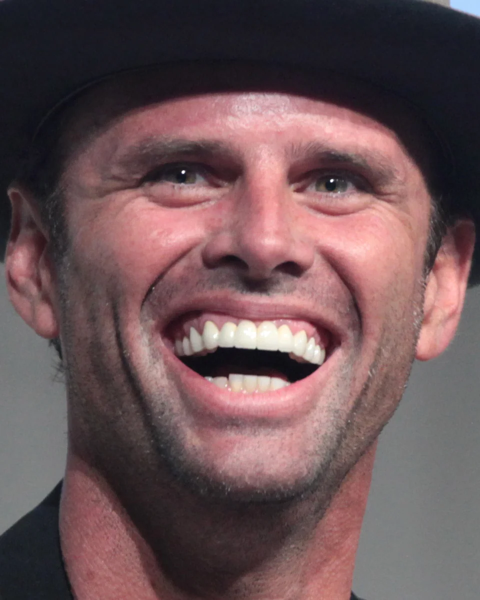 Walton Goggins headshot